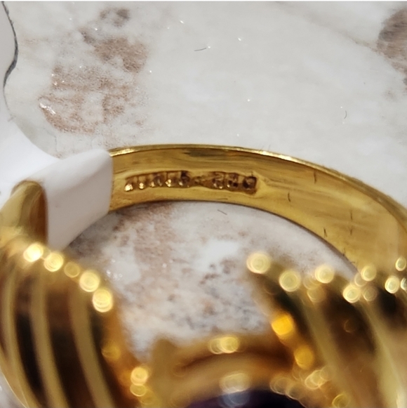 New Amethyst Gold Toned Ring - Picture 4 of 8